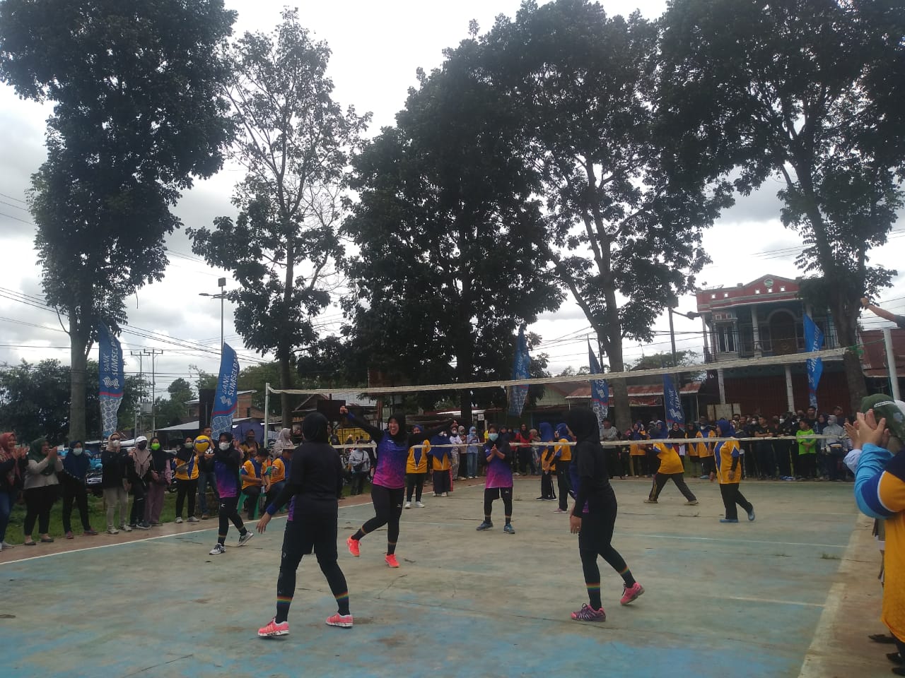 Jaga Kebugaran, ASN Putri Ikuti Lomba Voli