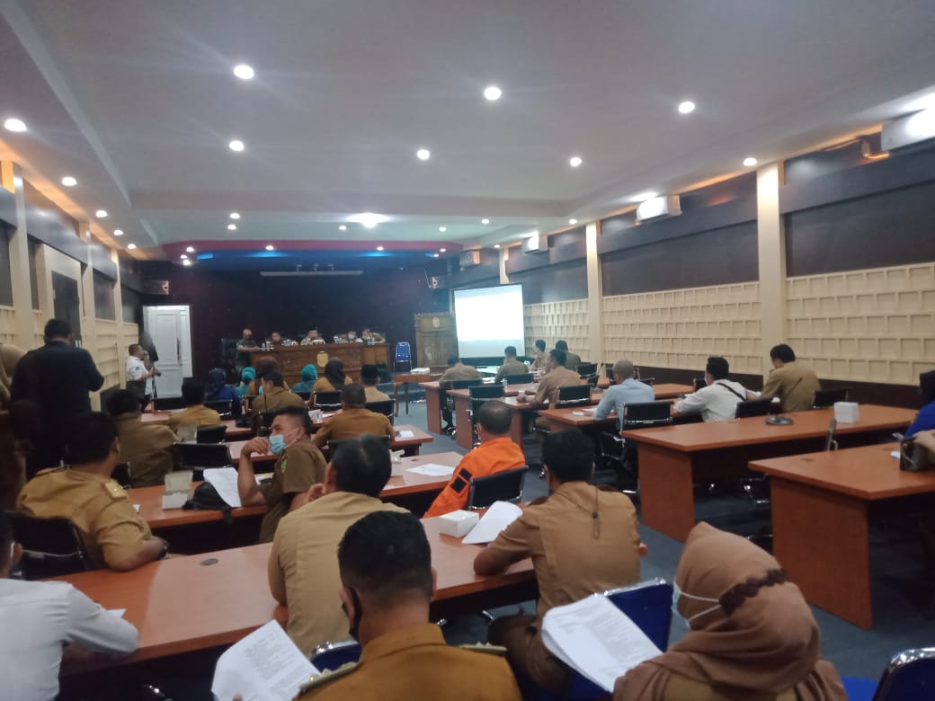 Sidang Paripurna Kenakan Pakaian Adat Empat Lawang