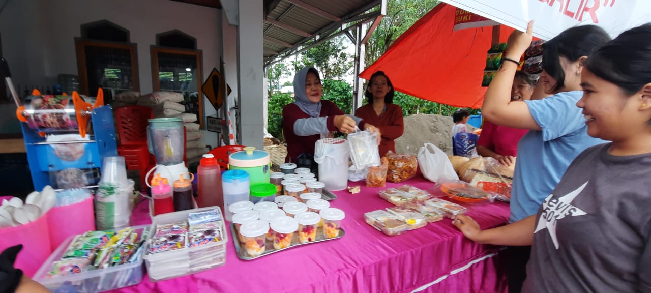 Gelar Pasar Ramadhan, Berjualan Sembari Sedekah