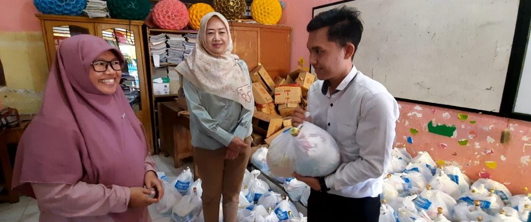 K3S Kecamatan Pagaralam Utara Bagikan Ratusan Paket Sembako Untuk Guru Honorer