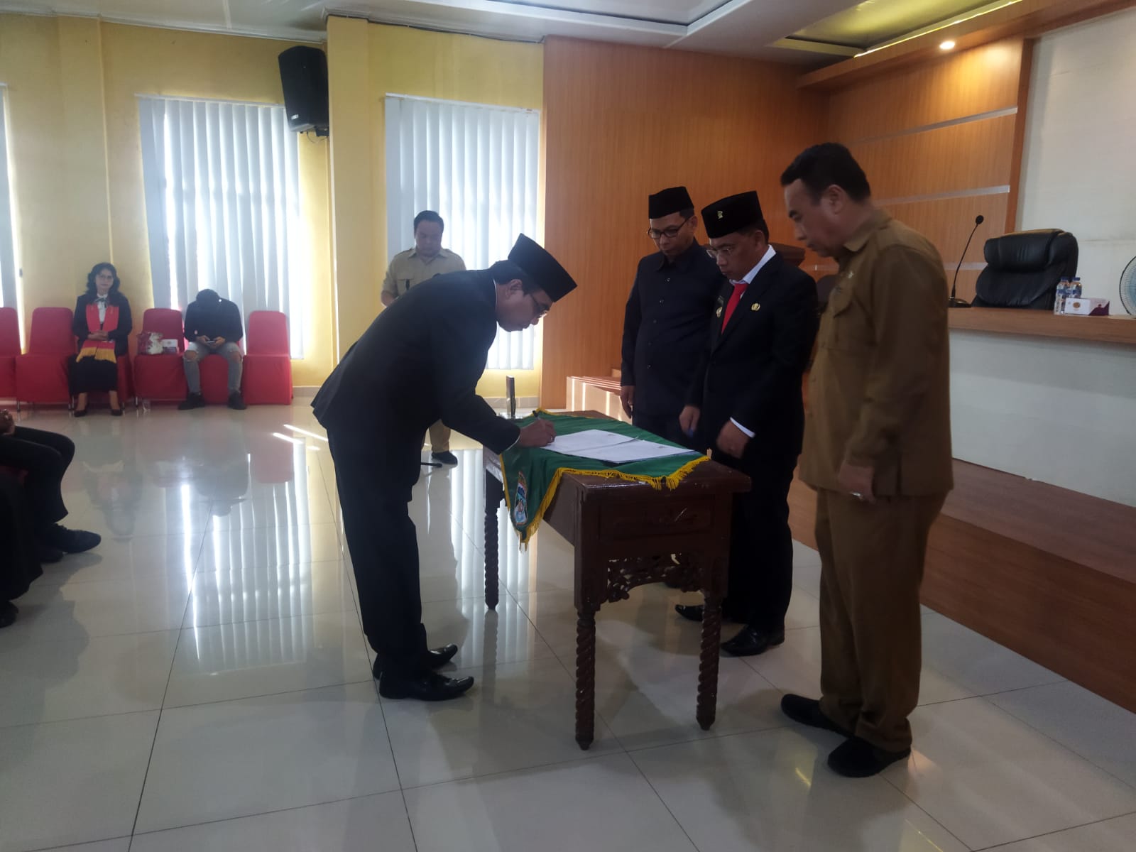 Bupati H Devi Suhartoni Lantik 15 Pejabat