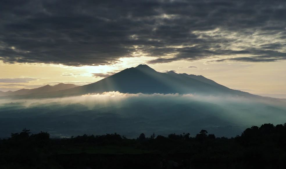 Kamu Harus Tau! inilah 4 Makam Misterius di Gunung Salak, Salah Satunya Ada Makam Nyi Roro Kidul 