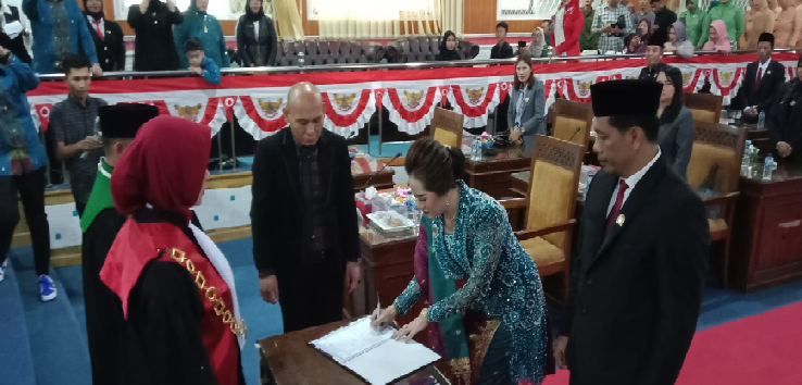 Saukani dan Wulan Purnamasari Resmi Dilantik Sebagai Wakil Ketua DPRD Empat Lawang 2024-2029