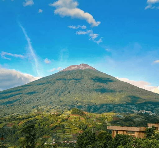Pusaka Gunung Slamet, Mengungkap Cerita Legenda dari Gunung Agung hingga Kunci Pulau Jawa