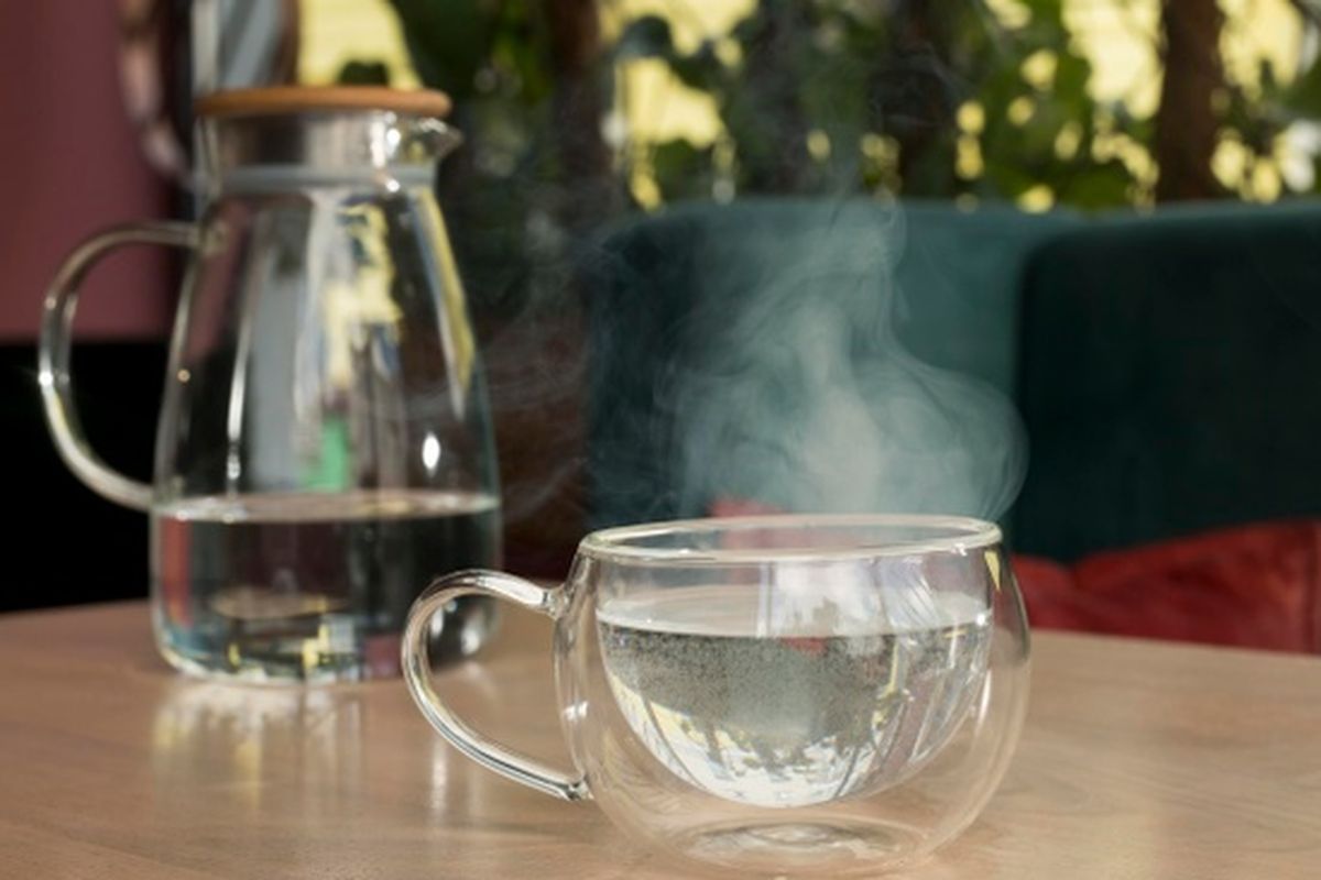 Simak! Inilah 5 Keajaiban Luar Biara Rajin Minum Air Hangat Penting untuk Kesehatan 