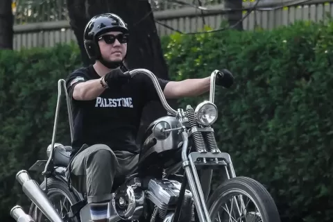 Aksi Mulia Ananda Omesh, Lelang Motor Royal Enfield untuk Palestina