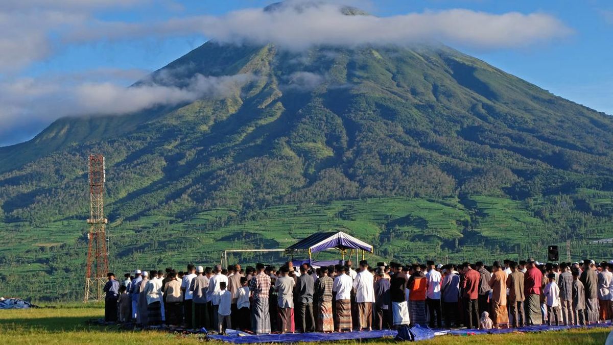 Viral! Lokasi Salat Ied dengan Pemandangan Gunung nan Indah, Ada di Jawa Tengah