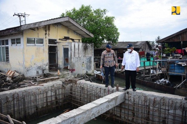 Menteri PUPR Tinjau Pembangunan Prasarana Pengendalian Banjir Rob Belawan di Medan