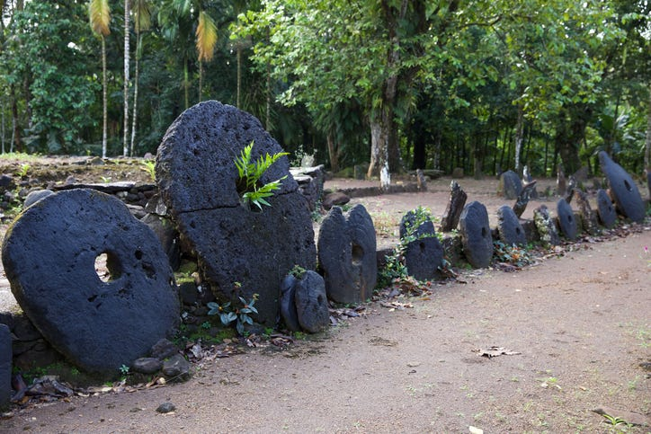Batu Rai dari Pulau Yap, Simbol Kekayaan dan Identitas Sosial dalam Tradisi Mikronesia