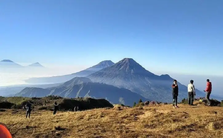 Ingin Menyaksikan Pemandangan Menakjubkan? Gunung Sindoro Menanti Kamu!