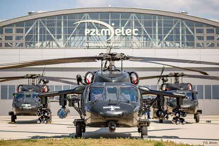 PZL Mielec Polandia Rayakan Produksi Unit Ke-100 Helikopter S-70 Black Hawk