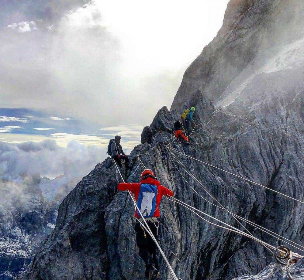 Memberikan Pengalaman Mendaki Yang Tak Biasa, Inilah Fakta Unik Gunung Jaya Wijaya! 