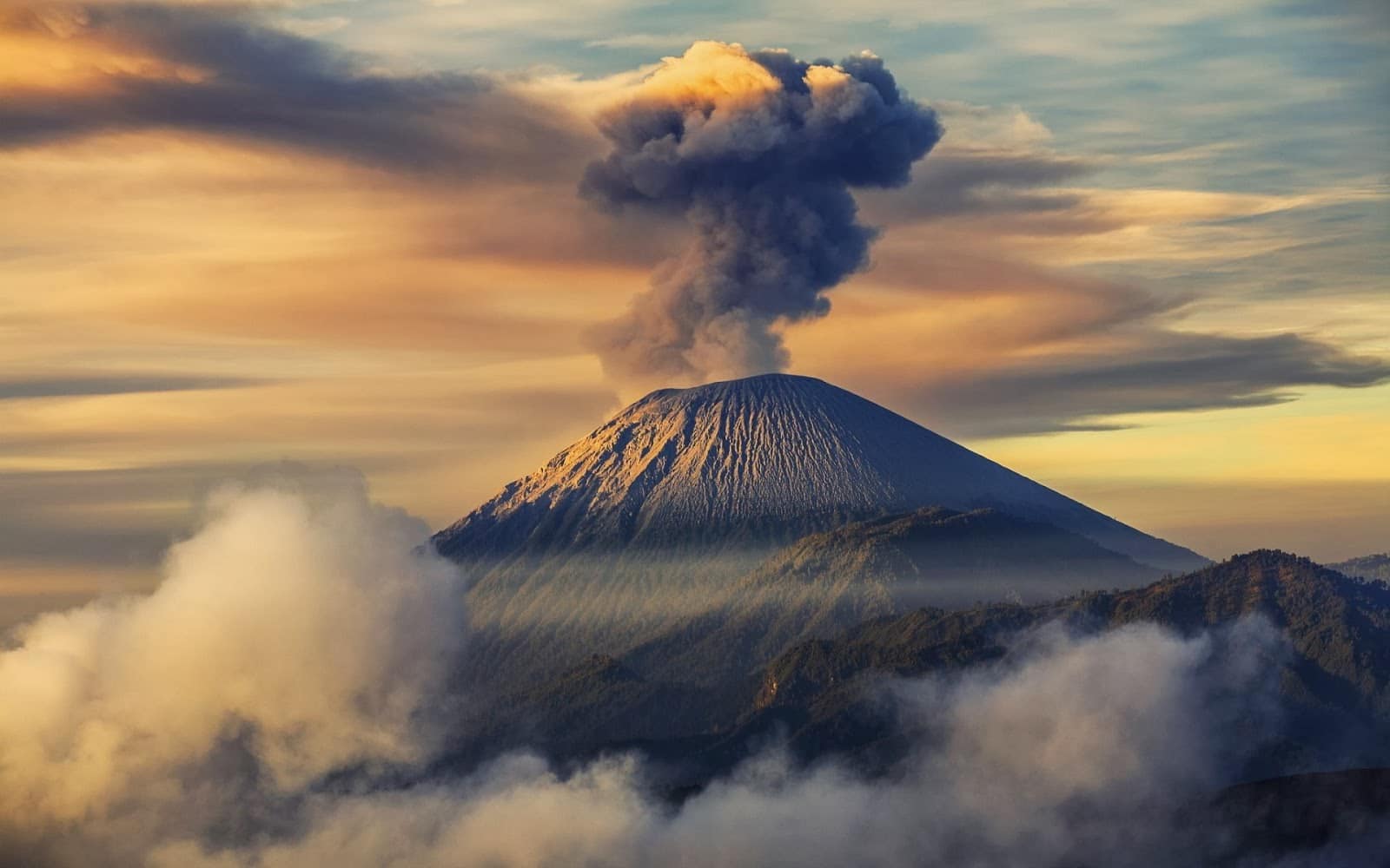 Sulit Dipercaya! Inilah Kisah Mistis yang Dialami Para Pendaki di Gunung Penaggungan