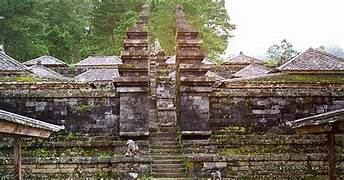 Istana Ribuan Tahun Dalam Hutan Jati Jawa Timur Ini Rupanya Milik Raja Airlangga, Ini Penjelasannya! 