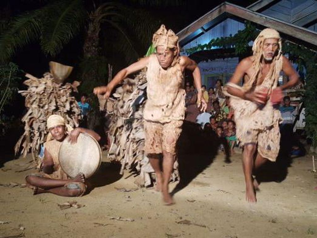 Tradisi Tanjar Ini Sangat Aneh Tapi Bikin Ketagihan, Ternyara Masih Berlangsung di Suku Polahi Goronto