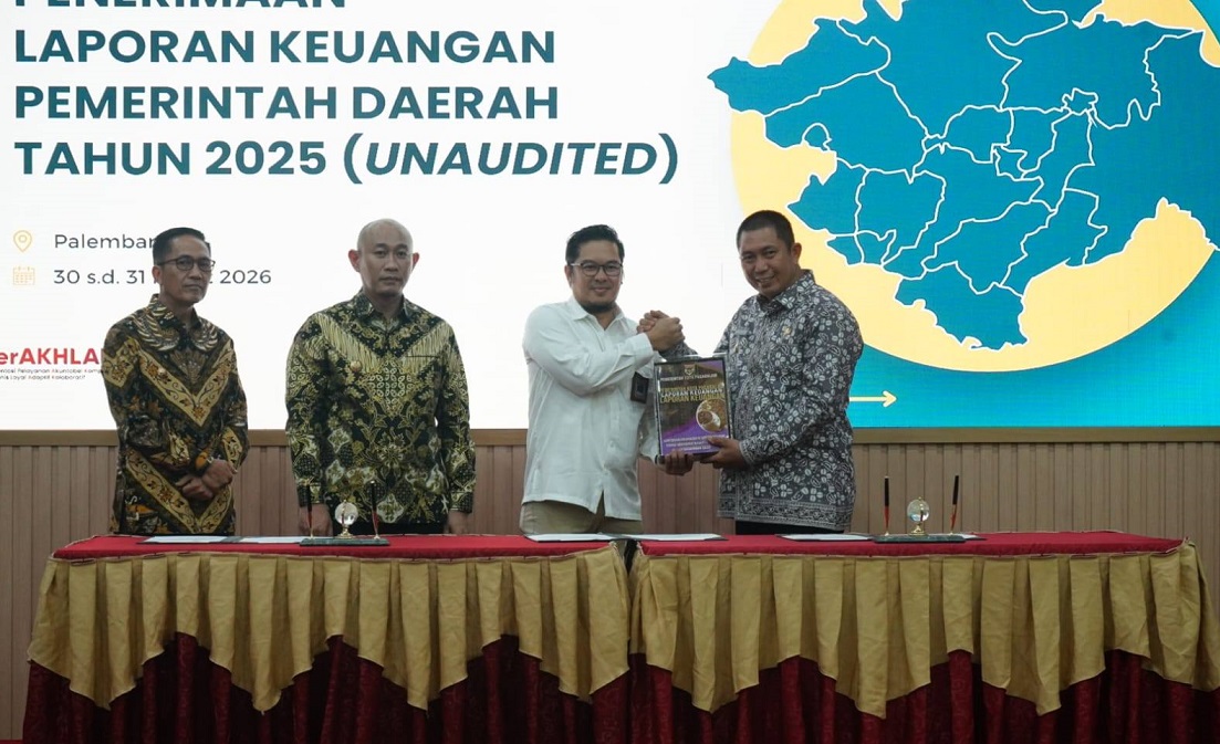 Walikota Pagar Alam Serahkan Laporan Keuangan 2025 ke BPK Sumsel