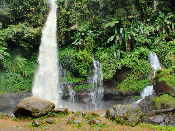 Eksplorasi Mistis dan Keindahan Alam Curug Orok, Destinasi Wisata Garut yang Memikat