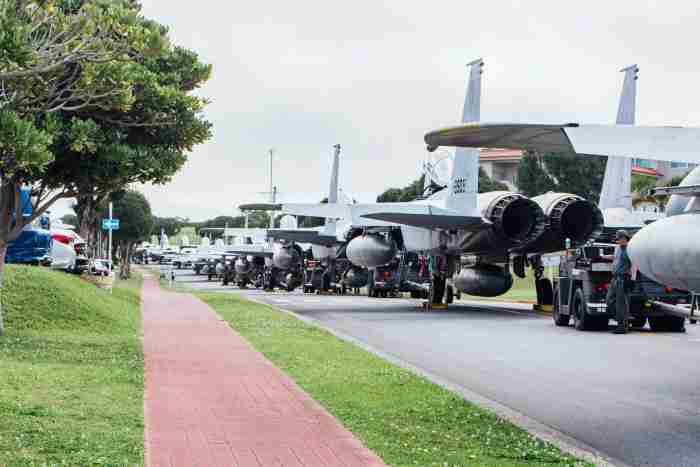 Hindari Tsunami, Puluhan Jet Tempur F-15J Eagle Di Okinawa Diparkir Rapi Ala Elephant Walk