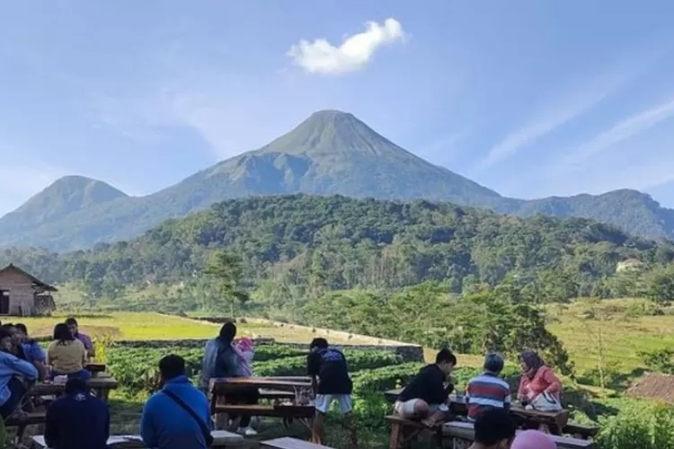 Gunung Penanggungan: Mitos Mistis atau Hanya Cerita Rakyat Semata?