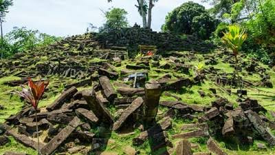 Selain Jadi Tempat Wisata, Gunung Padang Menjadi Lokasi Peninggalan Harta Zaman Purba! Ada Logam Mulia Loh 
