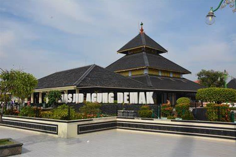 Mengulik Sejarah dan Kisah Para Walisongo dengan Peninggalan Masjid Agung Demak yang Jadi Wisata Religi