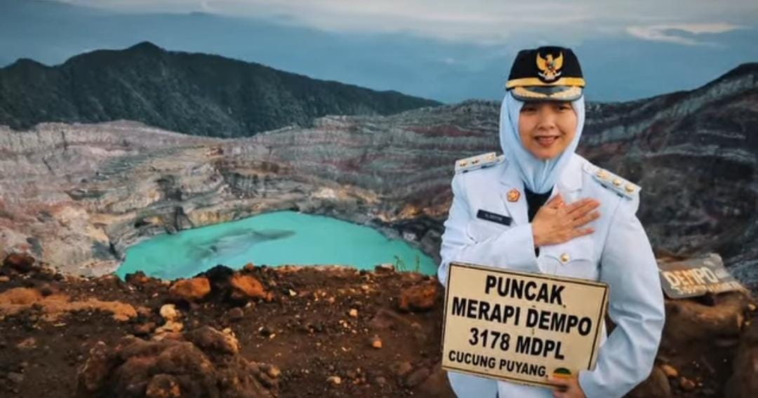 Wawako Mendaki Gunung Dempo untuk Menyemarakan HUT Kota Pagar Alam ke-24