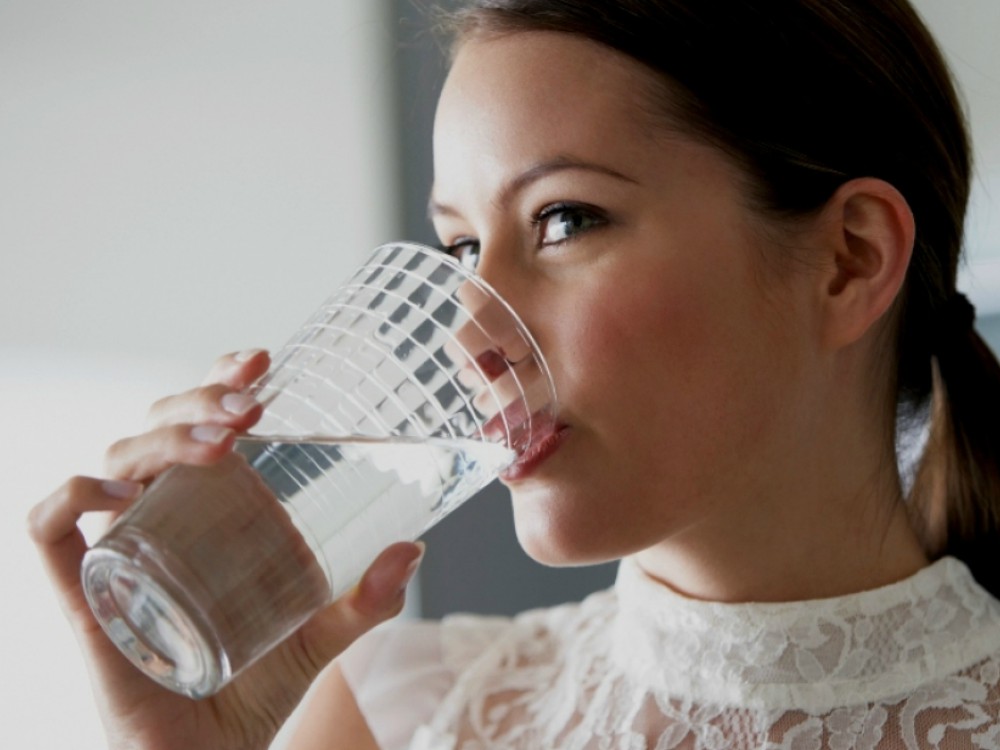 Bikin Awet Muda! Inilah Khasiat Lainnya Rajin Minum Air Hangat 