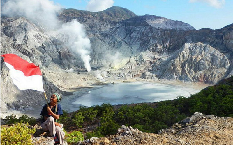 Sejarah Nama dan Misteri Gunung Sirung: Antara Keindahan dan Kehidupan Mistis