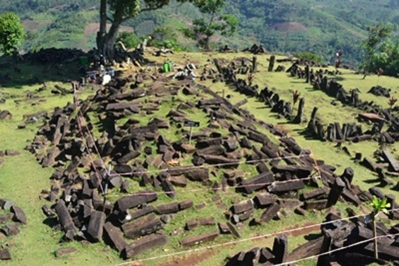 Heboh Penemuan Batu Kujang, Kini Situs Gunung Padang Gegerkan Dunia Sejarah! 