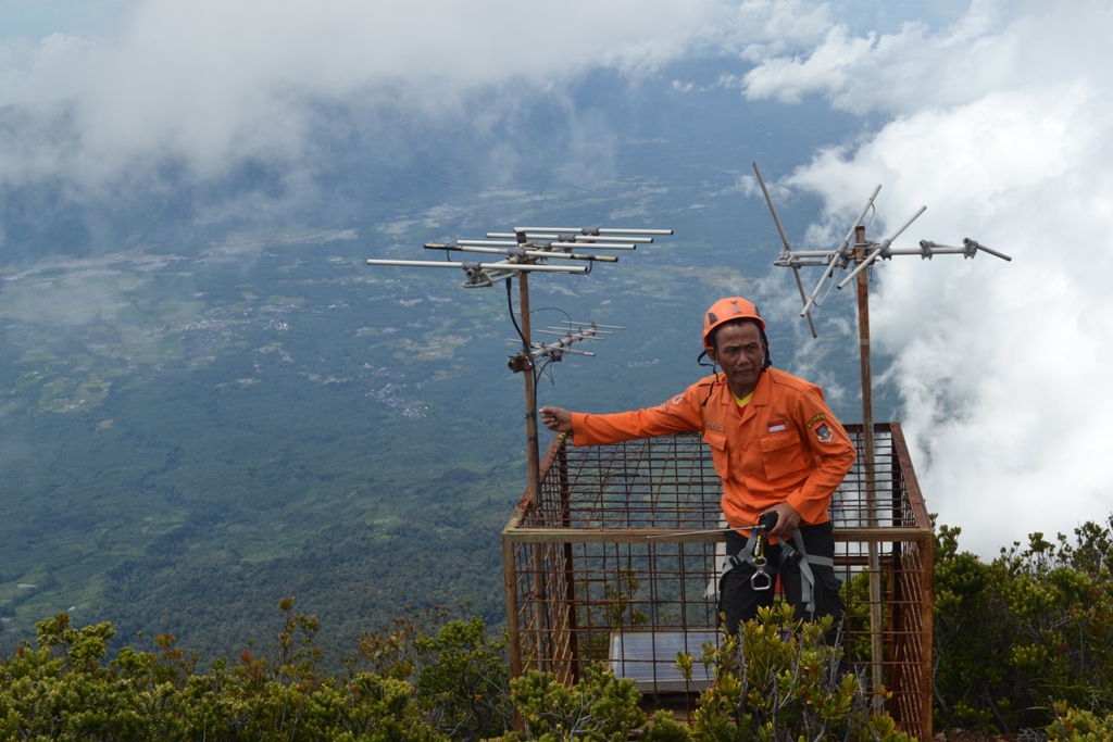 Jangan Rusak Alat Pendeteksi Gempa Gunung Api di Puncak Merapi-Dempo!