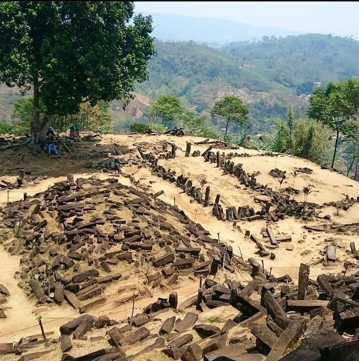 Menggali Keajaiban Gunung Padang: Temuan Menakjubkan dan Keberadaan Harta Karun 