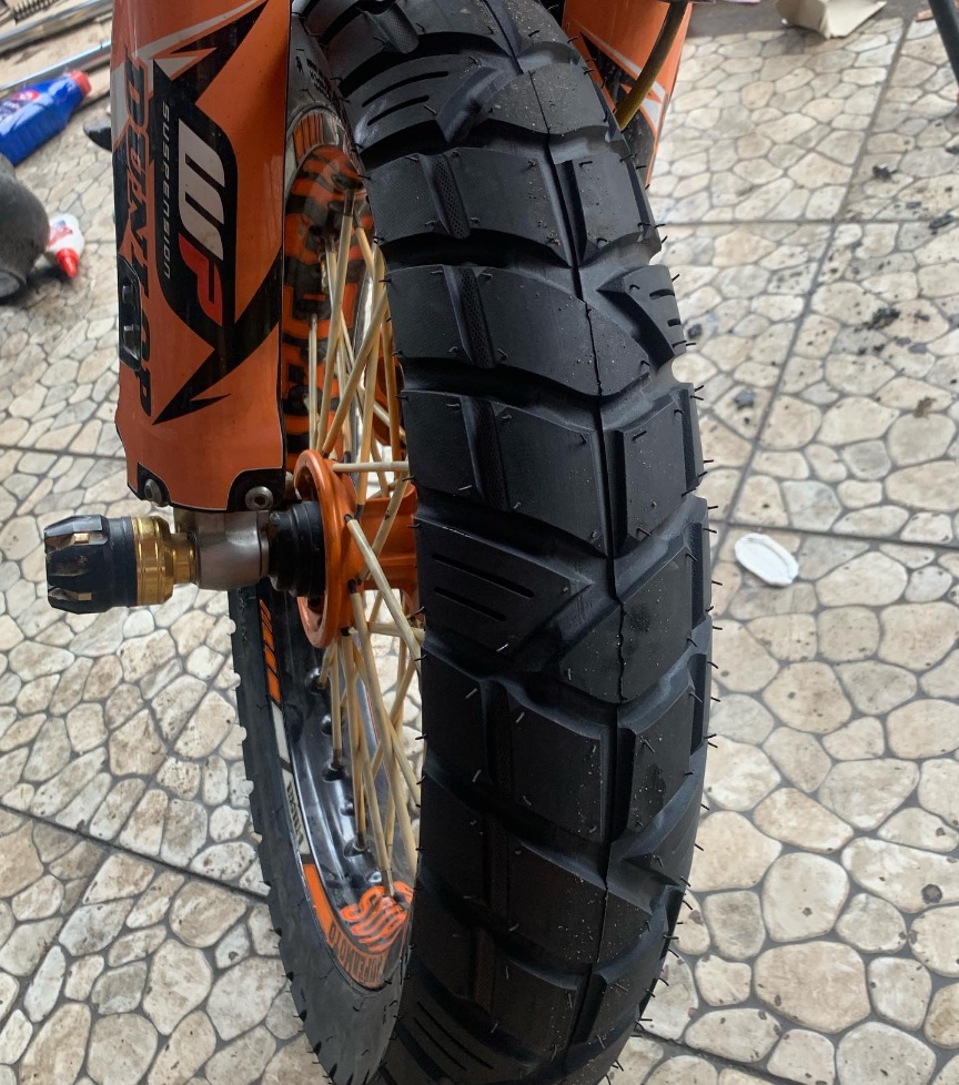 Tak Hanya Awet Juga Tahan Banting, Inilah Merek Ban Motor Rekomended