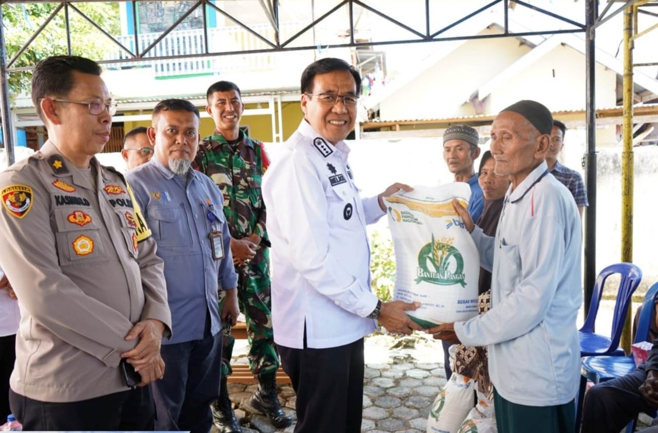 Salurkan Bantuan Cadangan Beras,, Mengurangi Kemiskinan Ekstrem