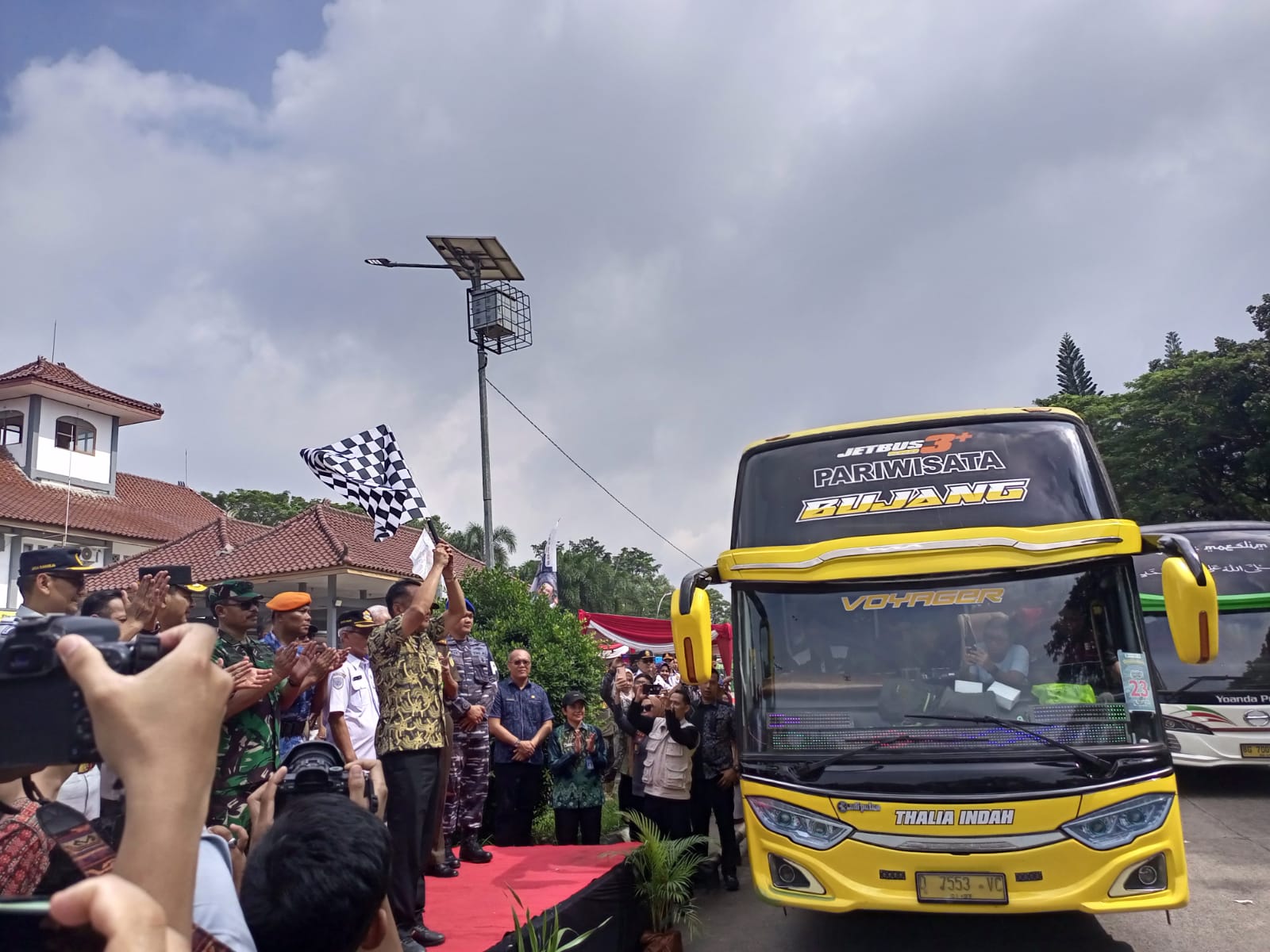 Mudik Gratis Berangkatkan 880 Penumpang dari Terminal AAL Palembang 