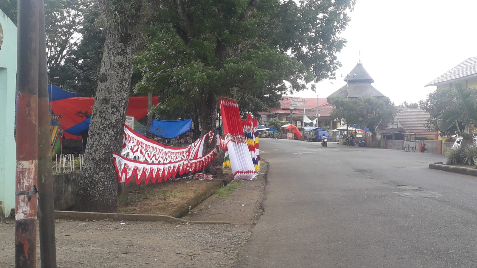 Jelang HUT RI, Pedagang Umbul-umbul Bermunculan