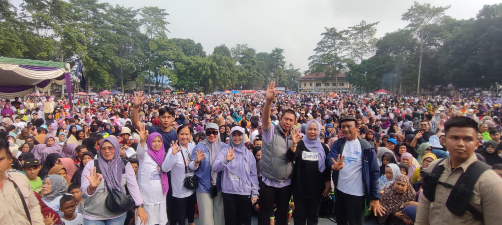 Upaya Perkuat Dukungan, Jalan Santai Pasangan Ludi-Bertha Dimeriahkan Ribuan Masyarakat