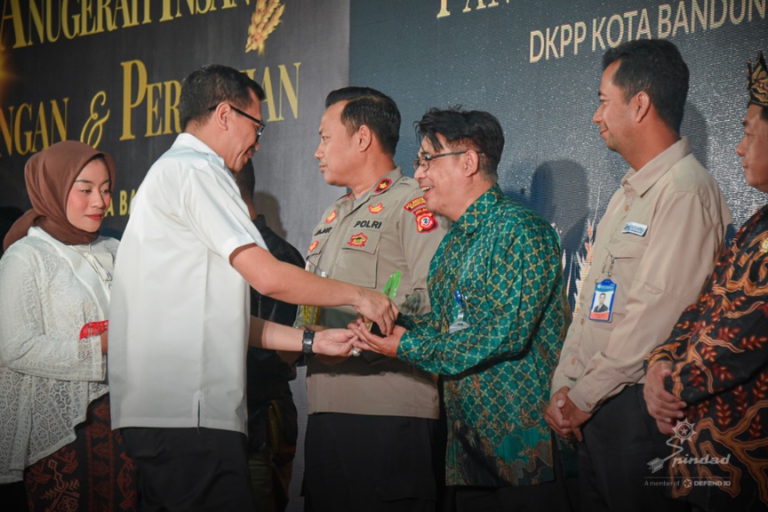 Kelompok Binaan PT Pindad Terima Penghargaan Anugerah Insan Pangan dan Peetanian Kota Bandung
