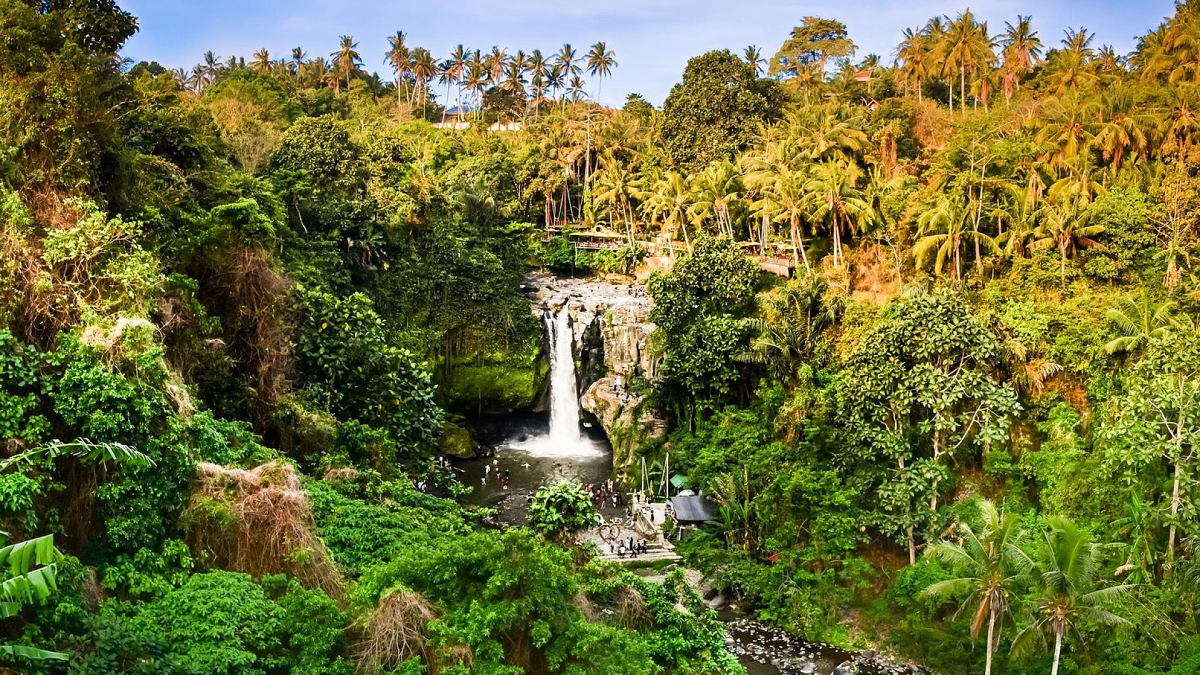 Eksplorasi Keindahan Alam Air Terjun Sinar Tiga di Lampung, Suasana Menenangkan yang Bikin Otak Fresh!