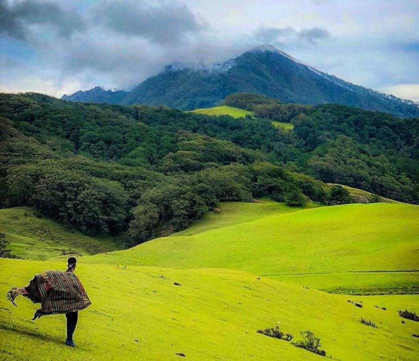 Menikmati Sunrise Dipuncak Gunung Mutis, Pesona Menakjubkan Dibelahan Timur Nusantara