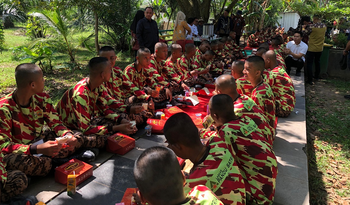 Gubernur Sumsel Tinjau Lokasi Retret, Minta Fasilitas Makan Siswa Diperbaiki