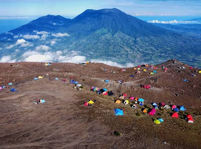 Sering Didengar Oleh Pendaki, Inilah Kisah Mistis di Gunung Singgalang yang Bikin Merinding!