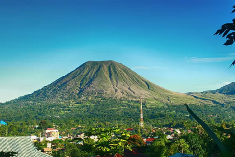 Keindahan dan Tantangan, Mengupas 6 Fakta Menarik Gunung Lokon di Sulawesi Utara