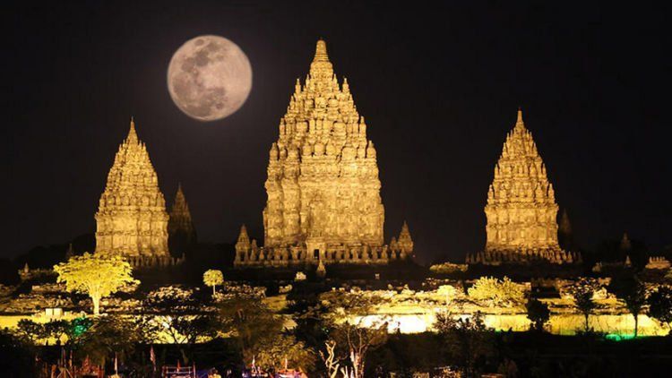 Jangan Ajak Pasanganmu Kesini Kalo Gak Mau Putus! Ini dia 5 Mitos Melegenda di Candi Prambanan 