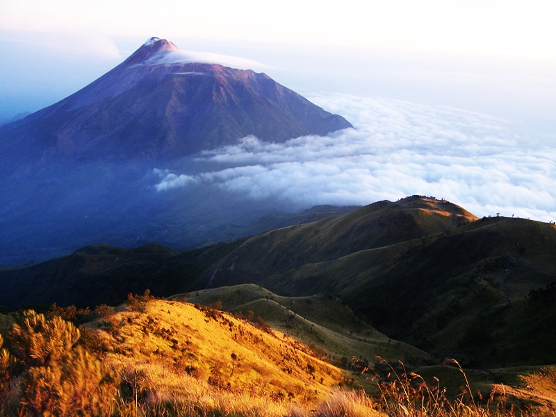 Inilah 4 Keistimewaan Gunung Lawu yang Miliki Banyak Nilai Spiritual 