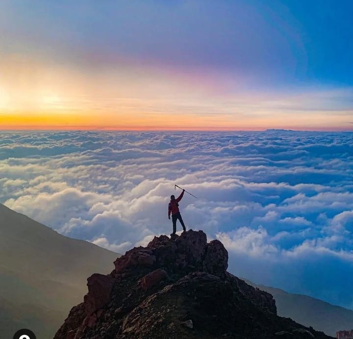 Mendaki Kejayaan! Gunung-Gunung Terkenal di Pulau Sumatera yang Harus Dikunjungi Para Pendaki