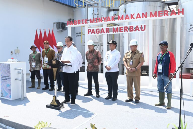 Jokowi Resmikan Pabrik Minyak Makan Merah Pertama di Indonesia, Mampu Produksi Sebesar 7 Ton Mintak Perhari