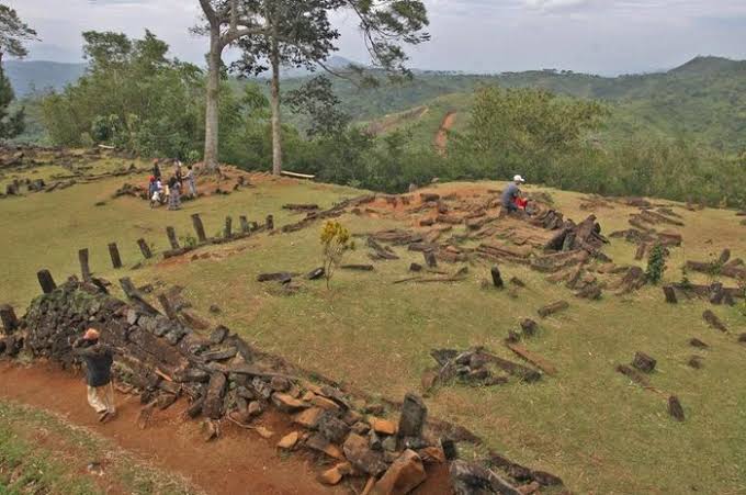 Terungkap! Temuan Koin Kuno dari Abad ke-52 SM Situs di Gunung Padang mengungkap misteri jaman dahulu 