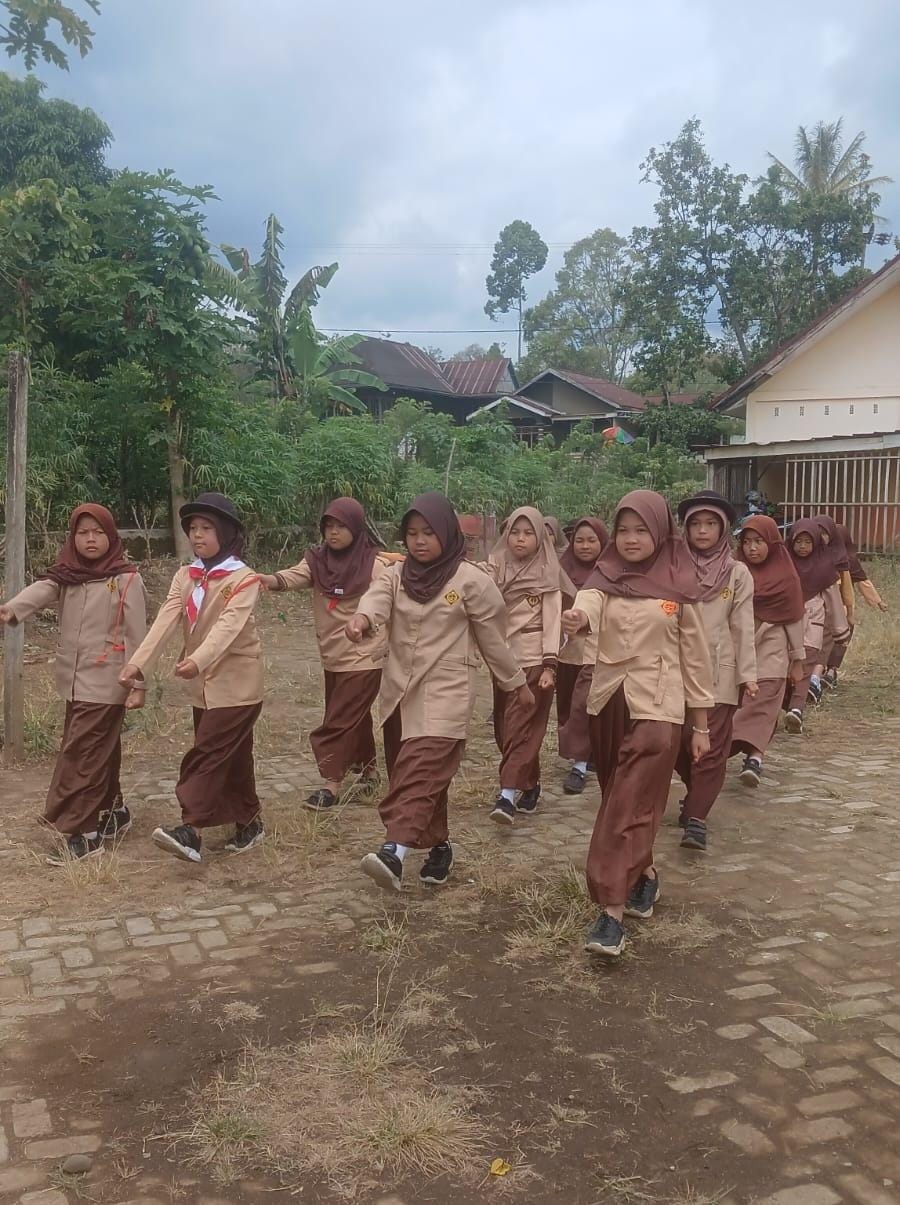 Semangat Agustusan di SD Negeri 35 Kota Pagaralam, Matangkan Persiapan Baris-Berbaris Untuk Bersaing di Lomba