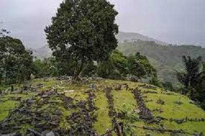  Mengungkap Kebenaran di Balik Timbunan Gunung Padang, Ini Pendapat Para Peneliti!