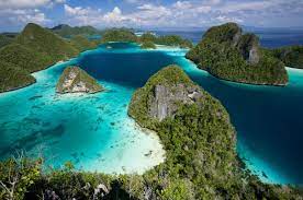 Menakjubkan, Destinasi yang Disuguhkan Papua Barat Sungguh Mempesona!
